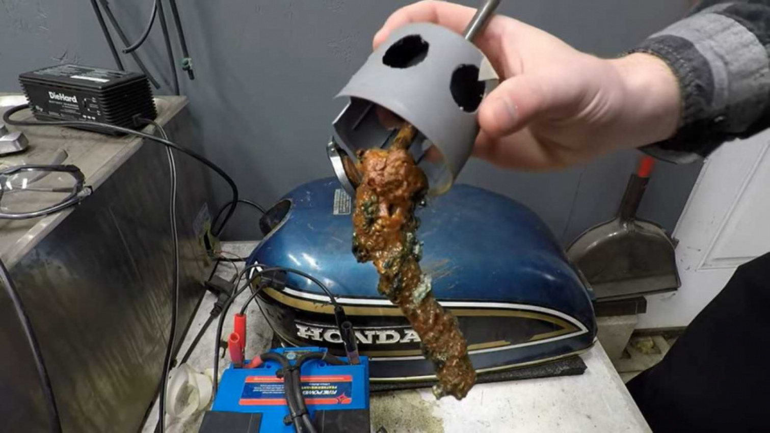 autos, cars, features, how to, how to, here's how to clean your rusty fuel tank easily using electrolysis