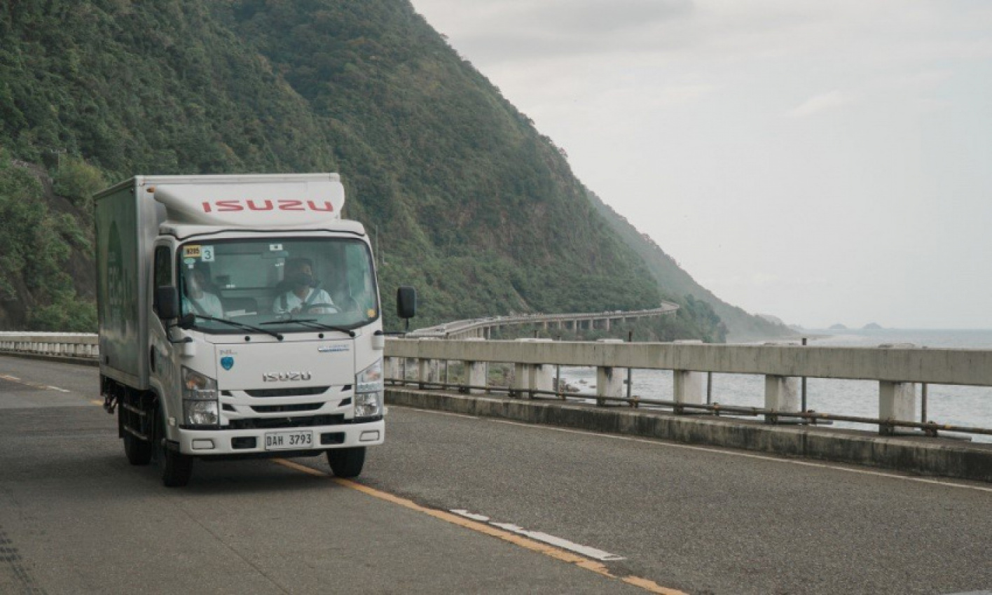 autos, cars, isuzu, reviews, isuzu trucks cover 1,000km before running on empty
