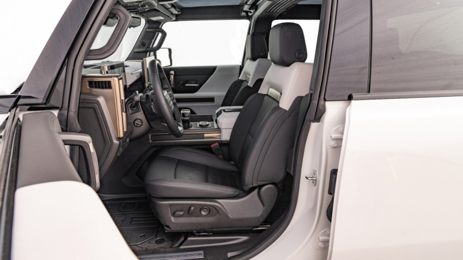 autos, cars, gmc, hummer, reviews, 2022 gmc hummer ev pickup interior review: inside the spacious (and spacey) electric pickup