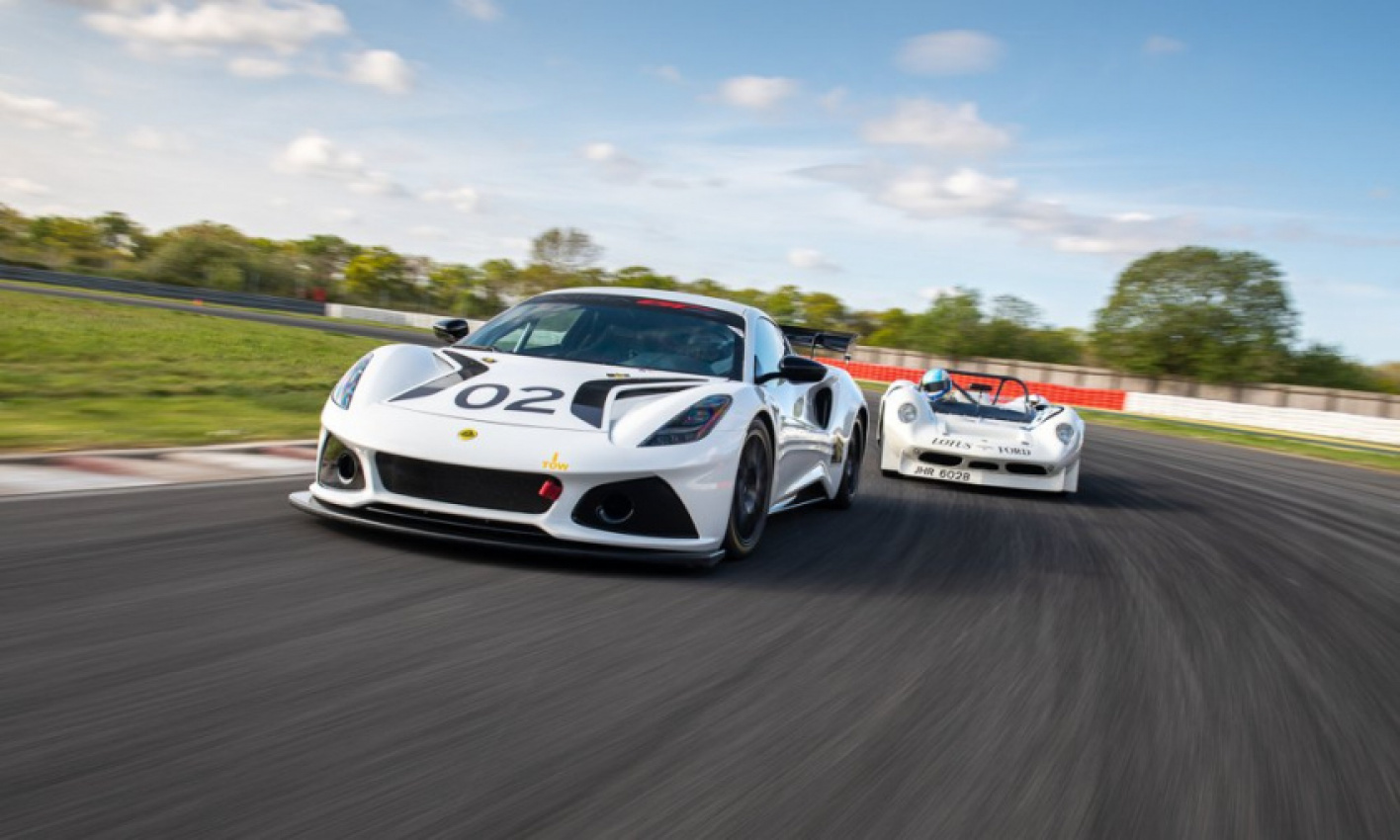 autos, cars, lotus, reviews, vnex, the lotus emira gt4 is ready to hit the track