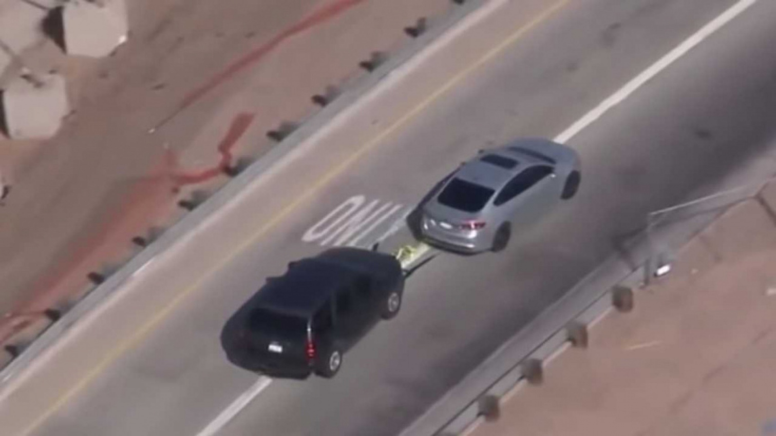 apple, apple car, autos, cars, vnex, see arizona police use grappler on fleeing suspect to end car chase