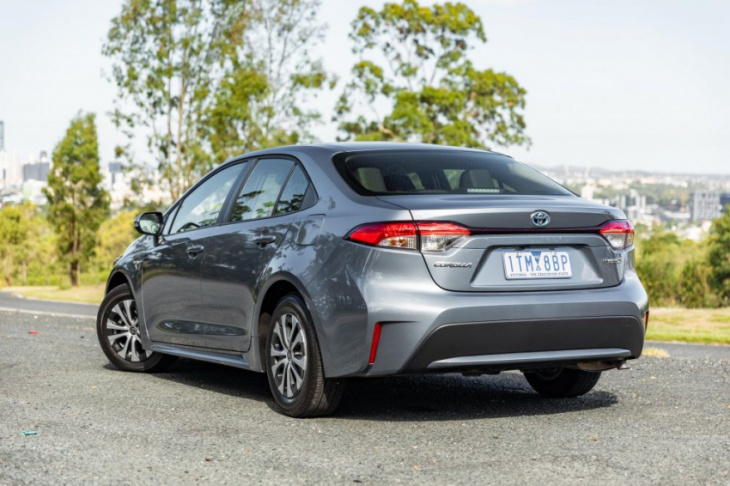 android, 2022 toyota corolla ascent sport hybrid review