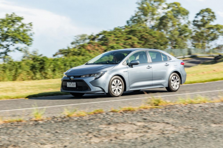 android, 2022 toyota corolla ascent sport hybrid review