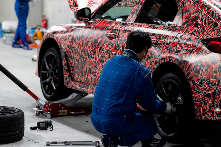 honda benchmarks old civic type r for new model