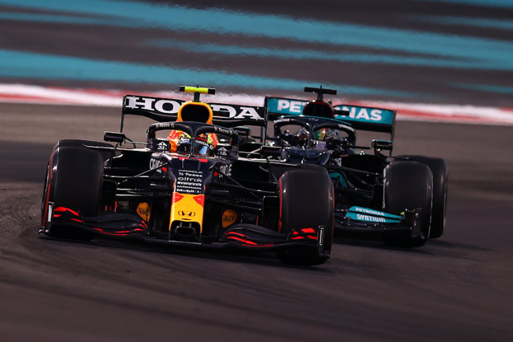 max verstappen claims first f1 championship with stunning last lap victory
