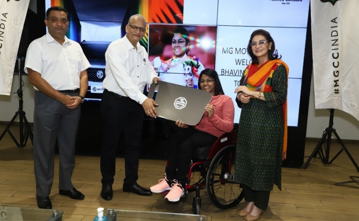 mg motor india presents customised hector suv to paralympics medallist bhavina patel