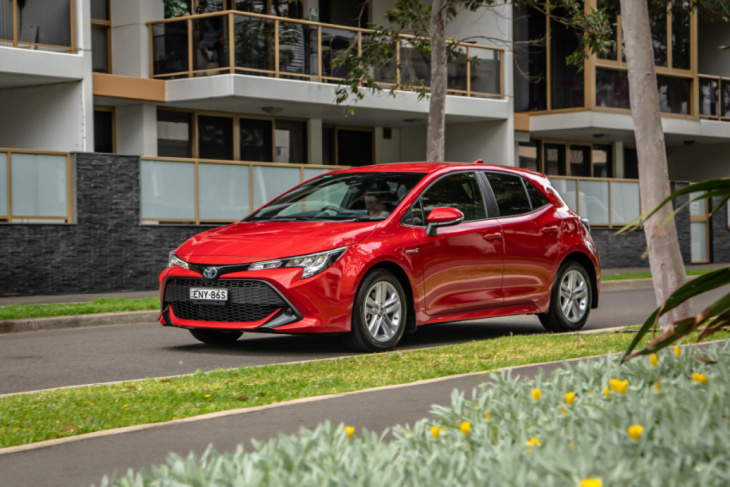android, 2021 toyota corolla ascent sport hybrid review