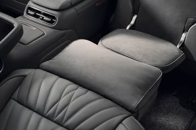 the 2023 genesis g90 has a gorgeous interior