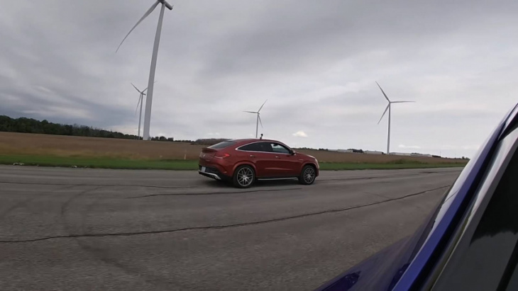 this drag race between the mercedes-amg gle 63 s and the maserati levante gts has left us befuddled!