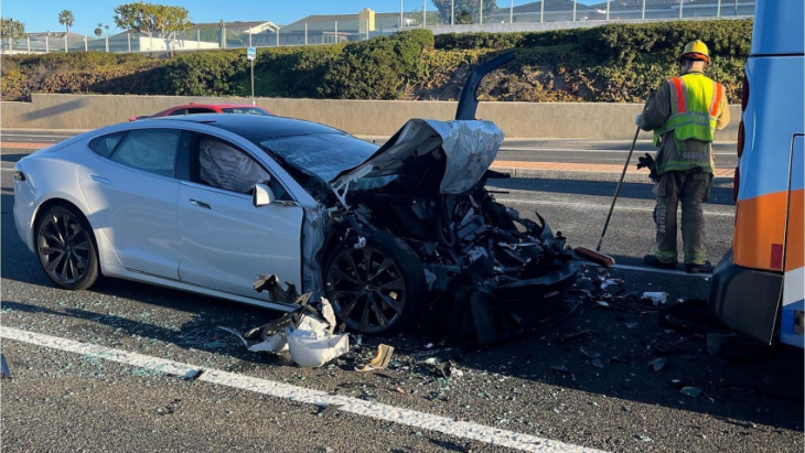tesla model s hits the back of a bus in newport beach: autopilot may be involved
