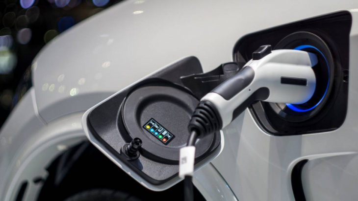automakers urge buttigieg to install high speed charging infrastructure
