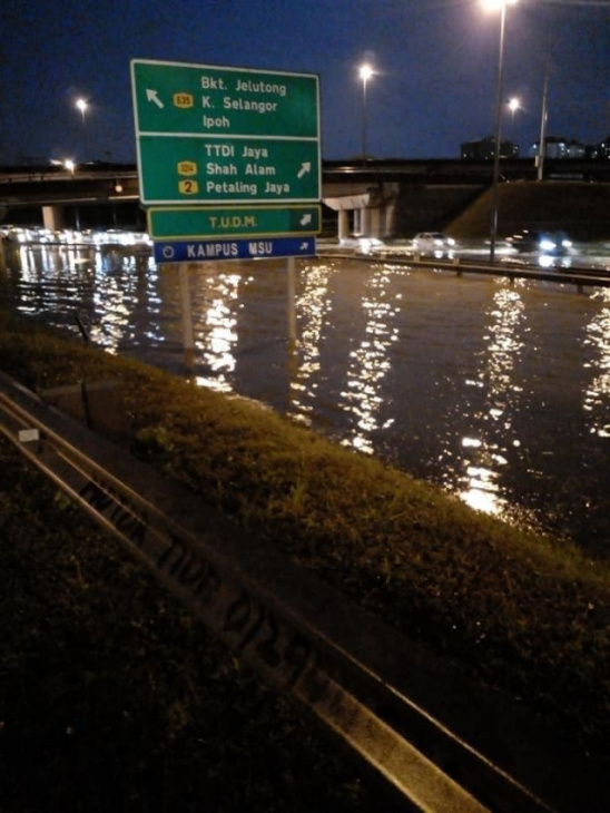 flash floods hit shah alam – car owners without special perils insurance coverage face hefty bills