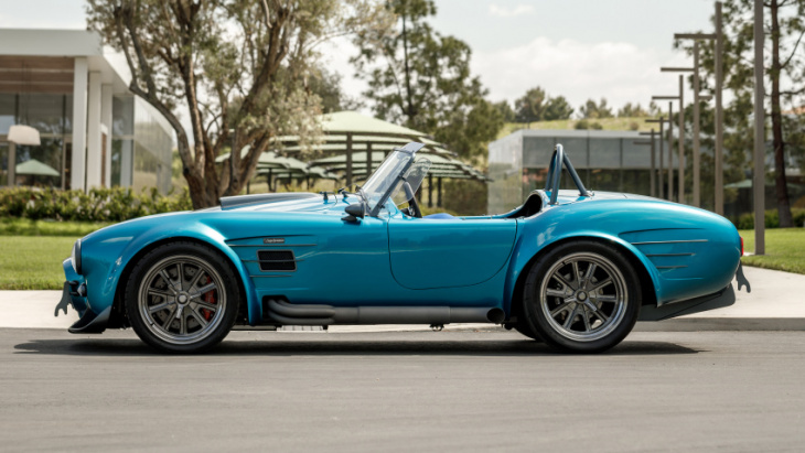 clive sutton is bringing these shelby cobras to the uk