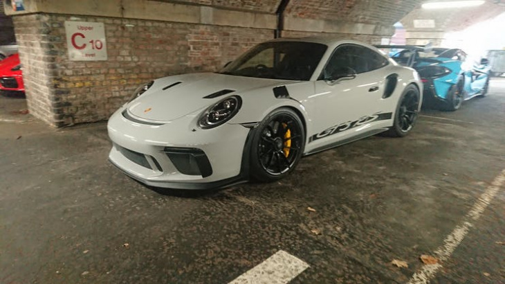 a stunning gt3 rs.