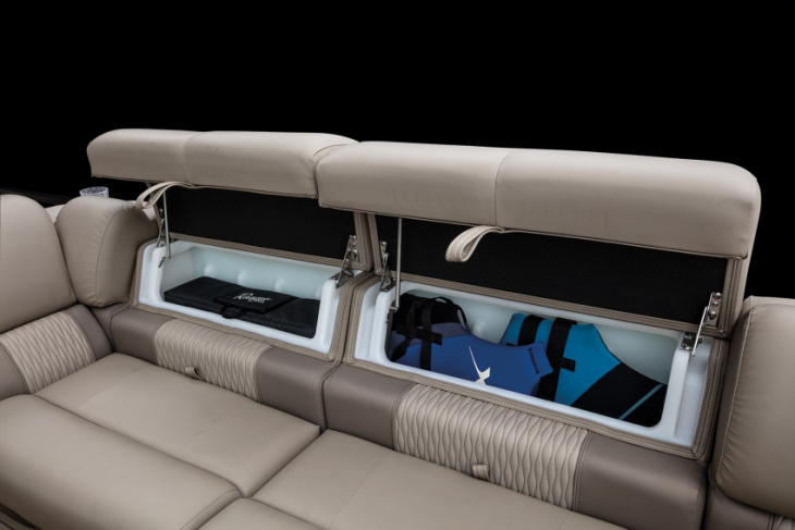 2500ls shows off what it means to be considered a luxury pontoon boat