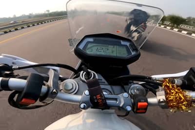 hero xpulse 200 4v vs xpulse 200: which motorcycle has the better top-end performance
