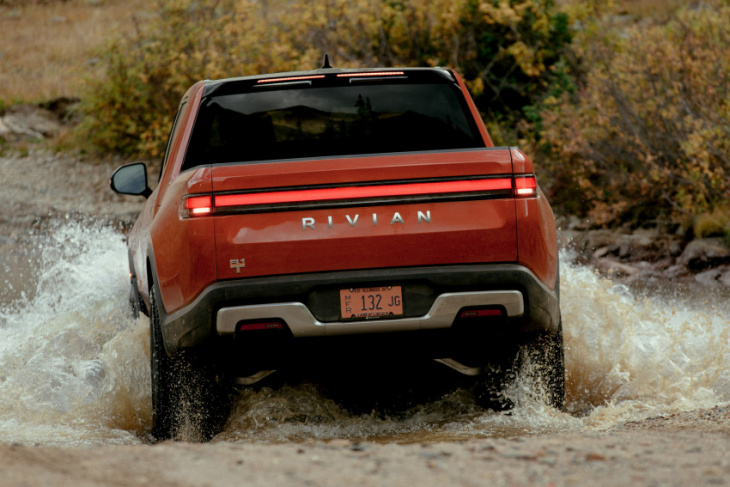 rivian r1t named motor trend’s 2022 truck of the year