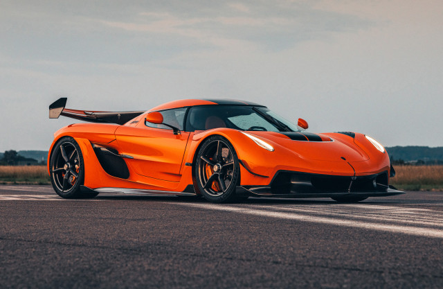 telluride vs. explorer, $3m koenigsegg sells out, jeep plans ev lineup: what's new @ the car connection