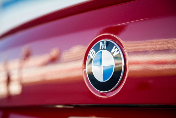 android, bmw shipping cars without advertised apple and google features