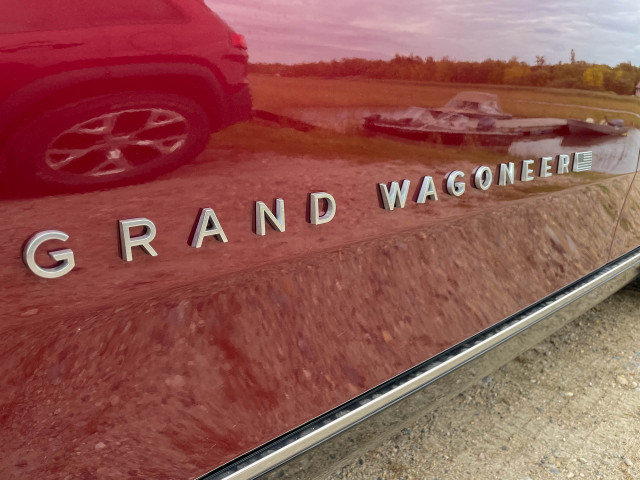 2022 jeep wagoneer vs. 2022 jeep grand wagoneer: compare suvs