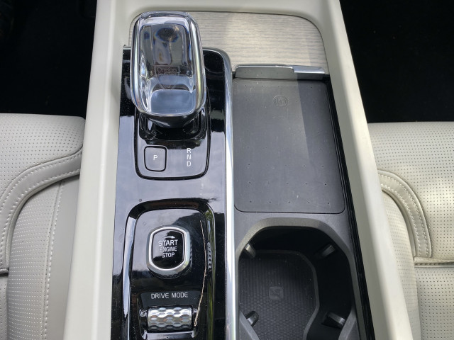 review update: 2021 volvo xc60 recharge plug-in hybrid deserves a closer look