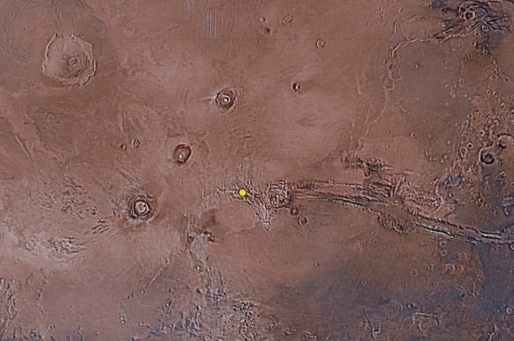 noctis labyrinthus is where you could get lost on mars, here’s a slice of it