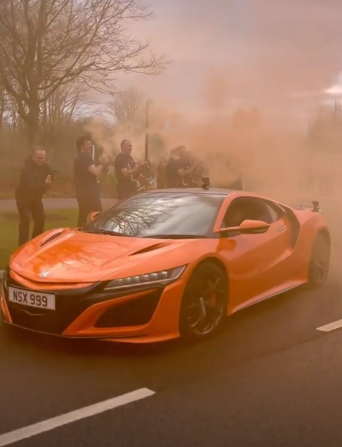max verstappen sells his honda civic type r for charity, drives it one last time