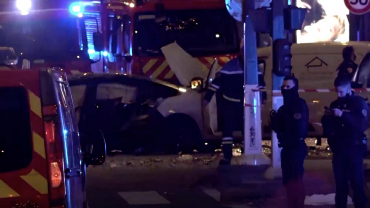 paris crash tesla driver says car accelerated on its own