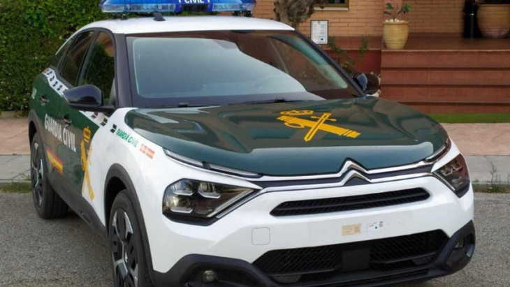 la guardia civil estrena 444 nuevos coches patrulla citroën