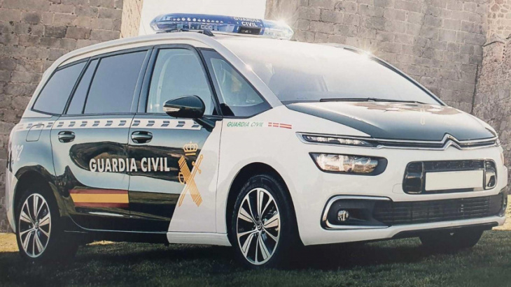 la guardia civil estrena 444 nuevos coches patrulla citroën