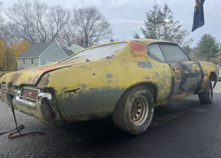 1969 pontiac gto judge parked for 25 years in the backyard is no longer a judge