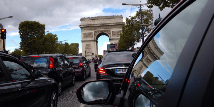 tesla crash in paris leaves cause unclear