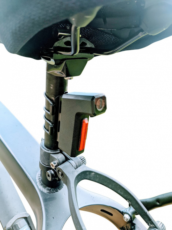 dvr80 bike tail light watches over you when you ride, comes with integrated full hd camera