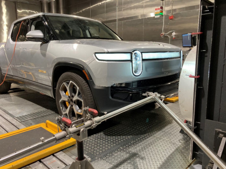 rivian r1t, r1s confirmed with 210 kw peak dc charging, no heat pump for now
