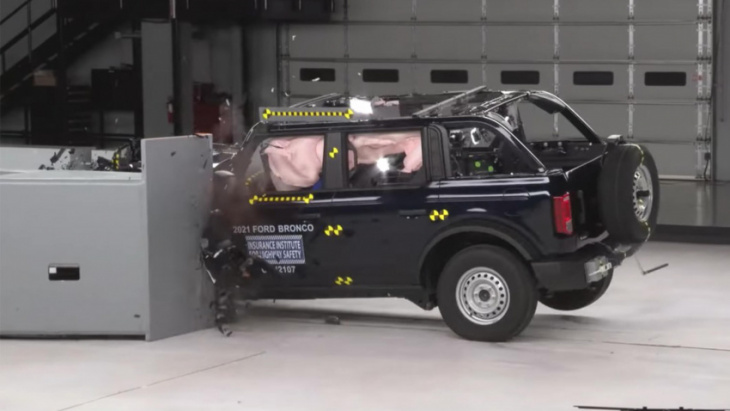 2021 ford bronco vs jeep wrangler crash tests | iihs tests reveal differences