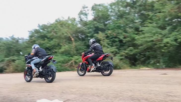 the pulsar 250 twins battle it out in a series of drag races