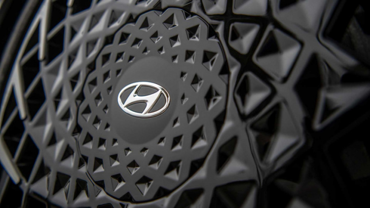 2022 hyundai ioniq 5 first drive review: modern battery tech, retro flavor
