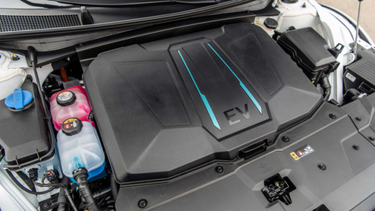 2022 hyundai ioniq 5 first drive review: modern battery tech, retro flavor