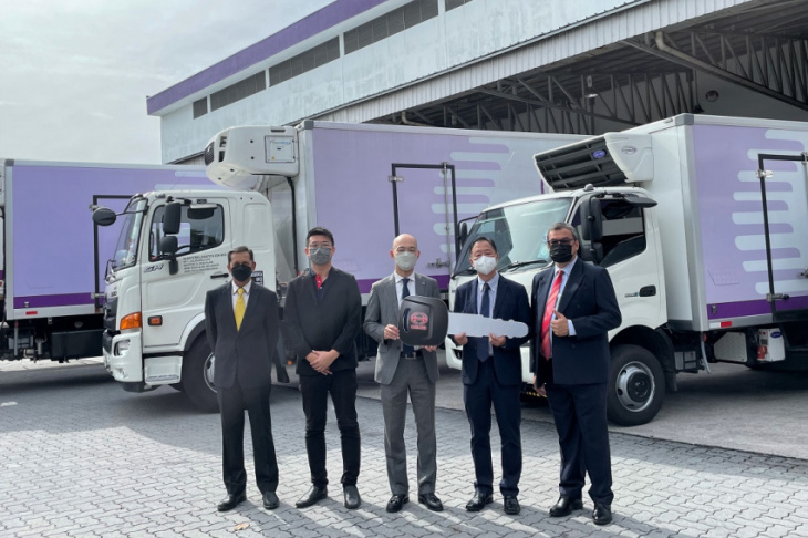 quanterm logistics takes delivery of its first fleet of hino refrigerated trucks