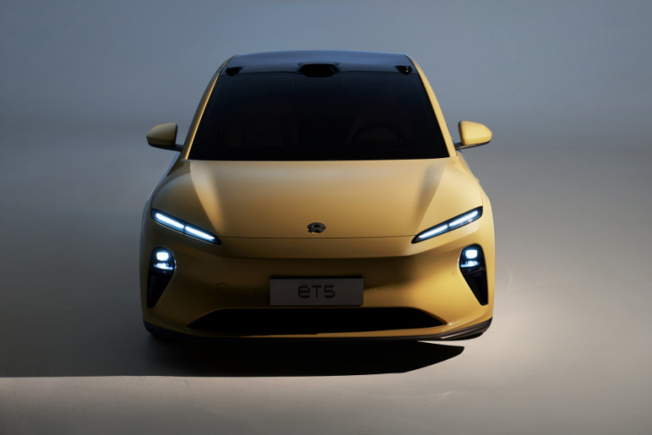 nio debuts new et5 electric sedan rival to tesla model 3