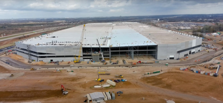 elon musk: tesla plans to invest over $10 billion in gigafactory texas, employ 20,000 workers