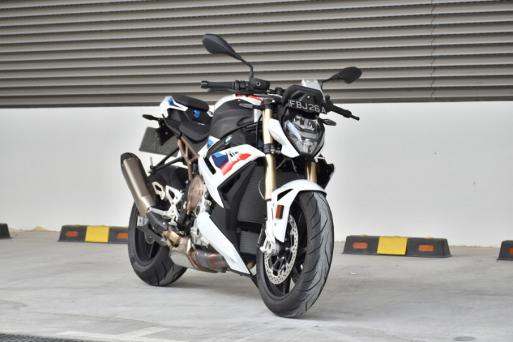 bmw s 1000 r : the best of both worlds