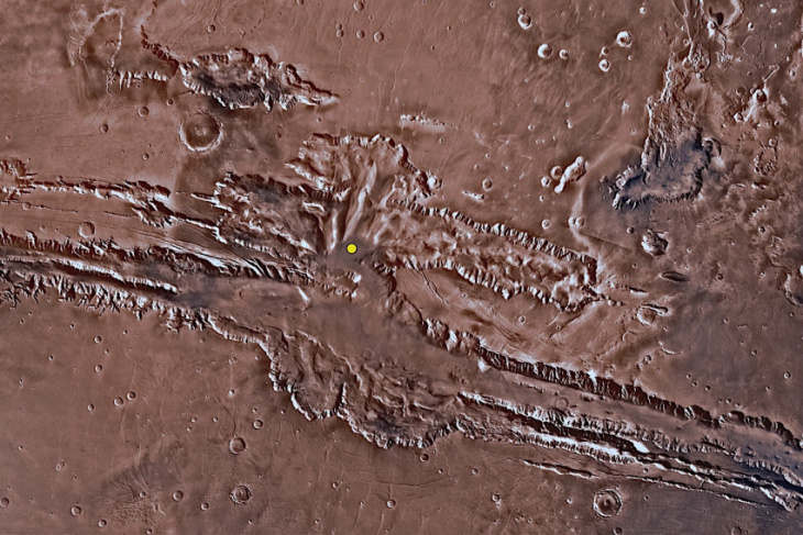 significant amounts of water found in mars’ valles marineris, hidden in the ground