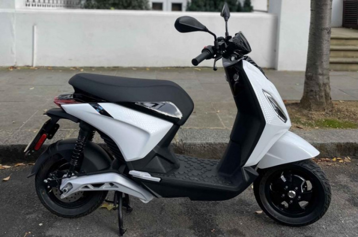 electric scooter review: piaggio 1