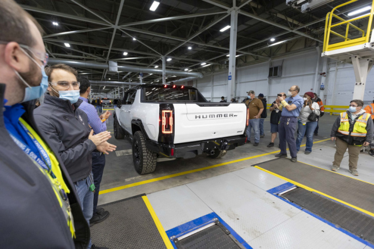 first hummer evs roll off the assembly line, first deliveries can now begin