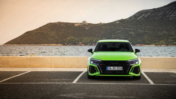 new audi rs3 takes on tesla model 3 in gas vs electric drag race
