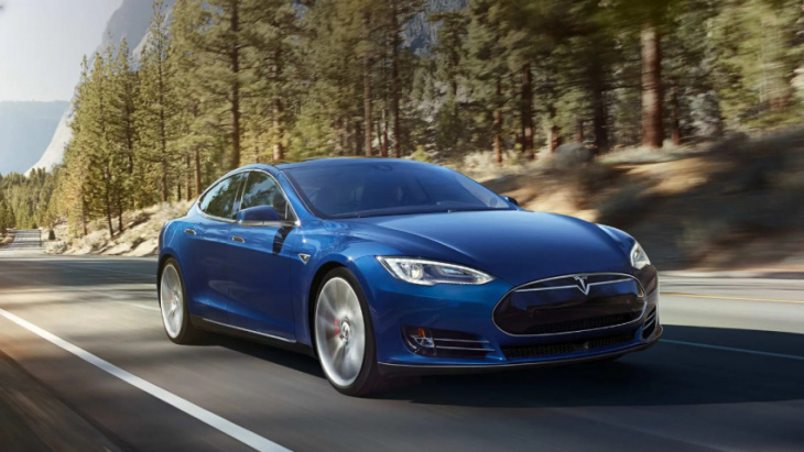 2015 tesla model s is aging like a fine wine with 424,000 miles