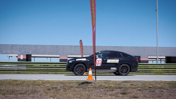 aston martin dbx gets annihilated by the mercedes-amg gle 63 s in a drag race