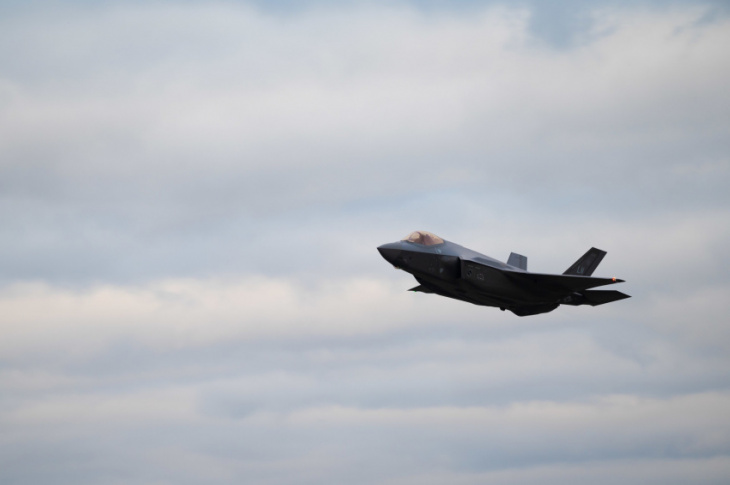 first u.s. air force f-35a fighter jets land at raf lakenheath