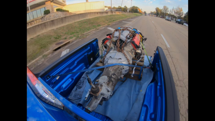 2022 ford maverick hauls dodge viper v10 engine like it’s nothing